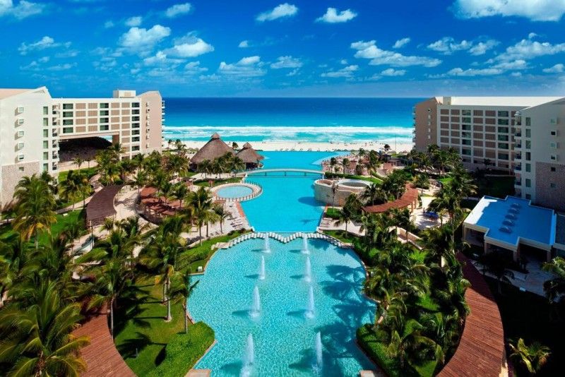 The Westin Lagunamar - Upscale beachfront villa-style resort with lush greenery and modern design
