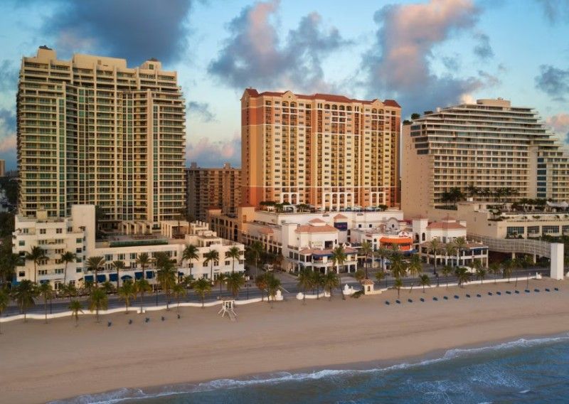 Golden sands and gentle waves near Marriott’s BeachPlace Towers in Fort Lauderdale.