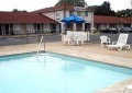 Econo Lodge Inn &amp; Suites Cedar Point South