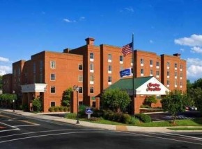 Hampton Inn &amp; Suites Charlottesville-At The University