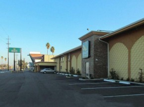 Quality Inn &amp; Suites Near Downtown Bakersfield