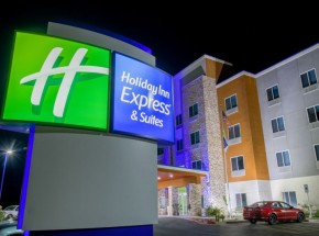 Holiday Inn Express &amp; Suites Raymondville