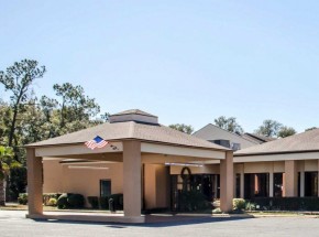 Quality Inn &amp; Suites Pensacola Bayview