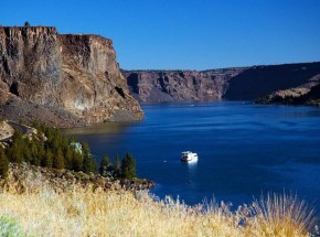 Lake Billy Chinook Houseboats - Houseboating.org
