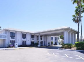 Clarion Inn &amp; Suites Orlando