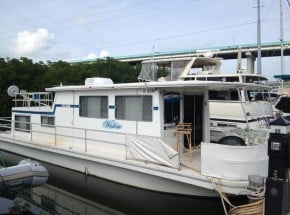 Gilbert&#039;s Resort Marina - Houseboating.org