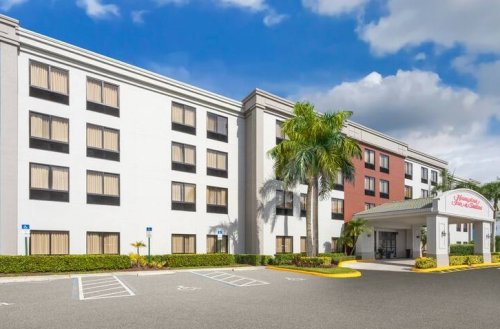hampton inn bobbhhx exterior