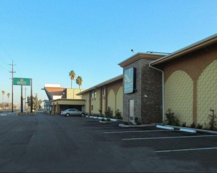 Quality Inn &amp; Suites Near Downtown Bakersfield