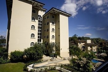 Apartotel and Suites Villas del Rio