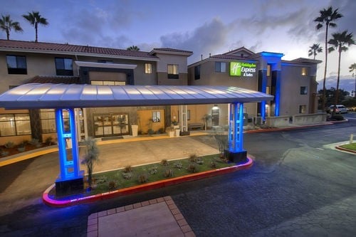 Holiday Inn Express Hotel &amp; Suites Carlsbad Beach