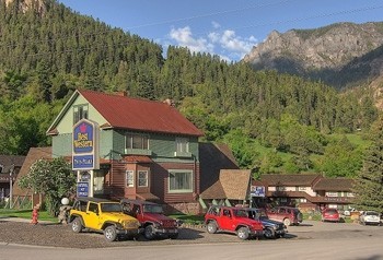 Twin Peaks Lodge &amp; Hot Springs