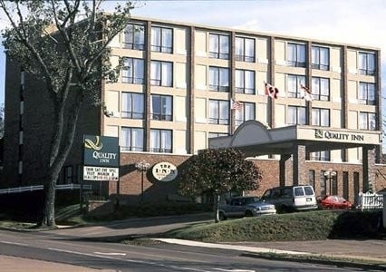 Quality Inn &amp; Suites Charlottetown Downtown