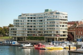 Victoria Regent Waterfront Hotel &amp; Suites