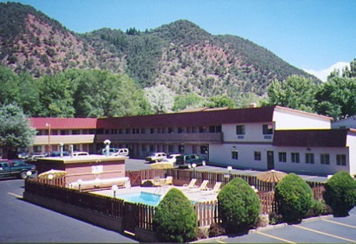 Glenwood Springs Cedar Lodge