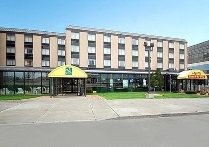 Quality Hotel &amp; Suites At The Falls