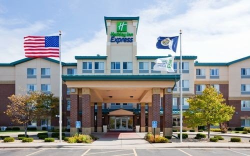 Holiday Inn Express Hotel &amp; Suites St. Paul NE (Vadnais Heights)