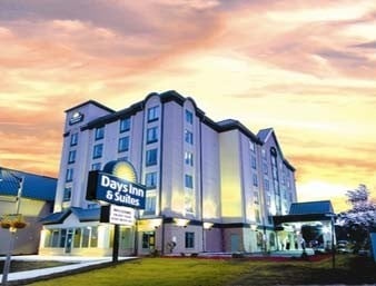 Days Inn &amp; Suites - Niagara Falls Centre St. By the Falls
