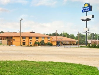 Days Inn and Suites Marshall